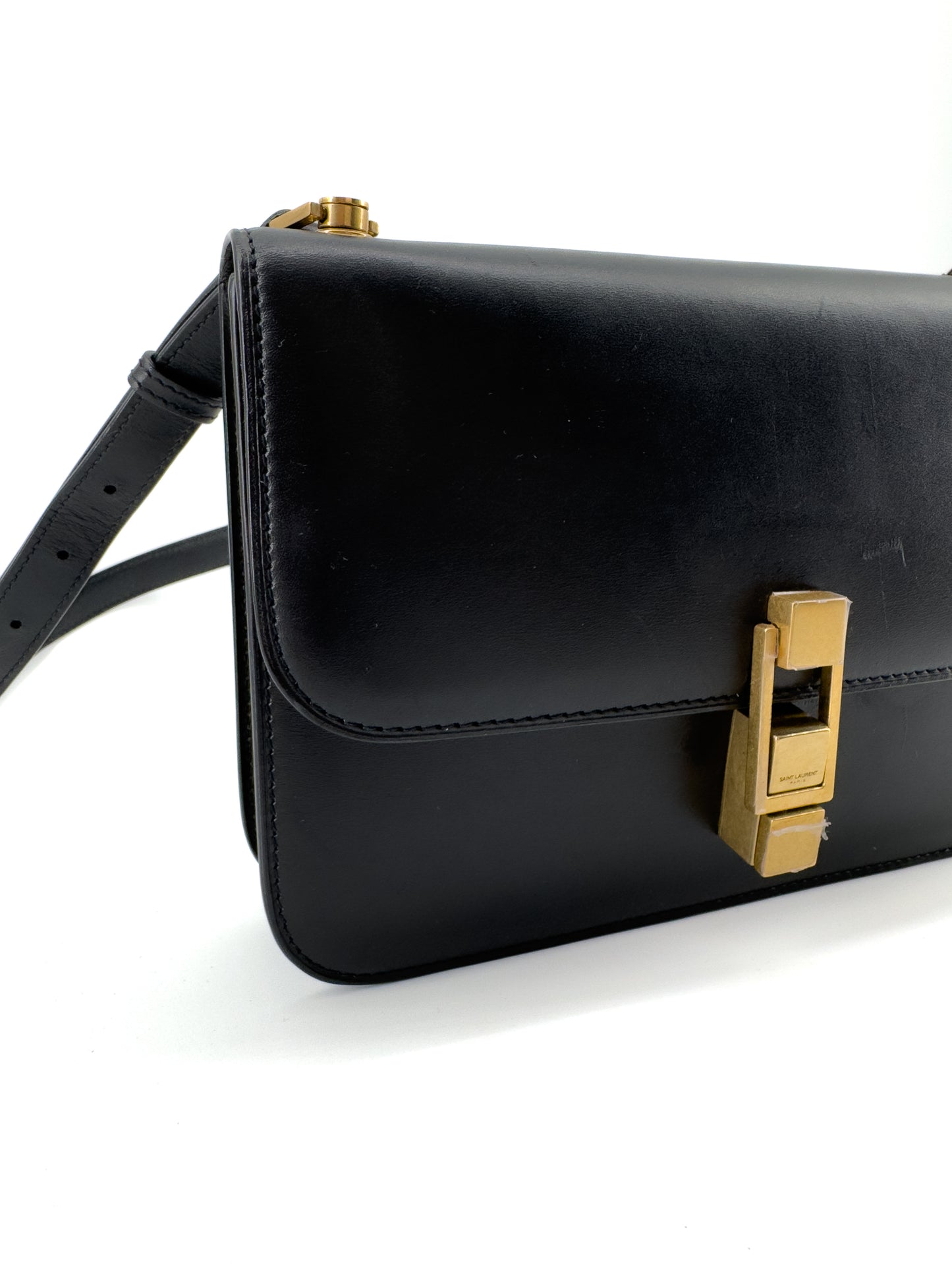 Sac Bandoulière Saint Laurent « Le Carré Satchel » en Cuir Noir — Élégance Architecturale et Intemporalité Parisienne