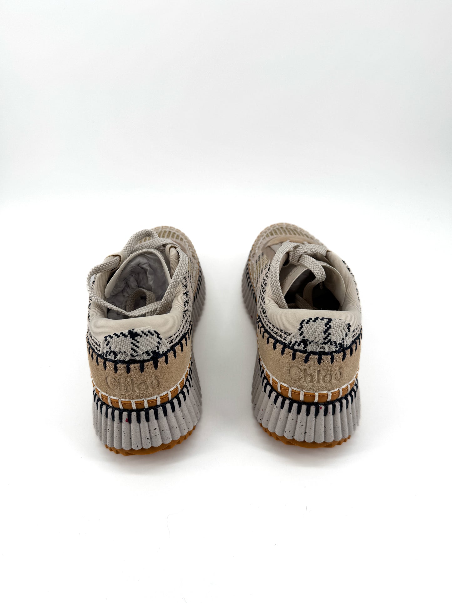 Chloé Nama Sneaker Biscotti Beige – L’alliance du raffinement durable et du design contemporain