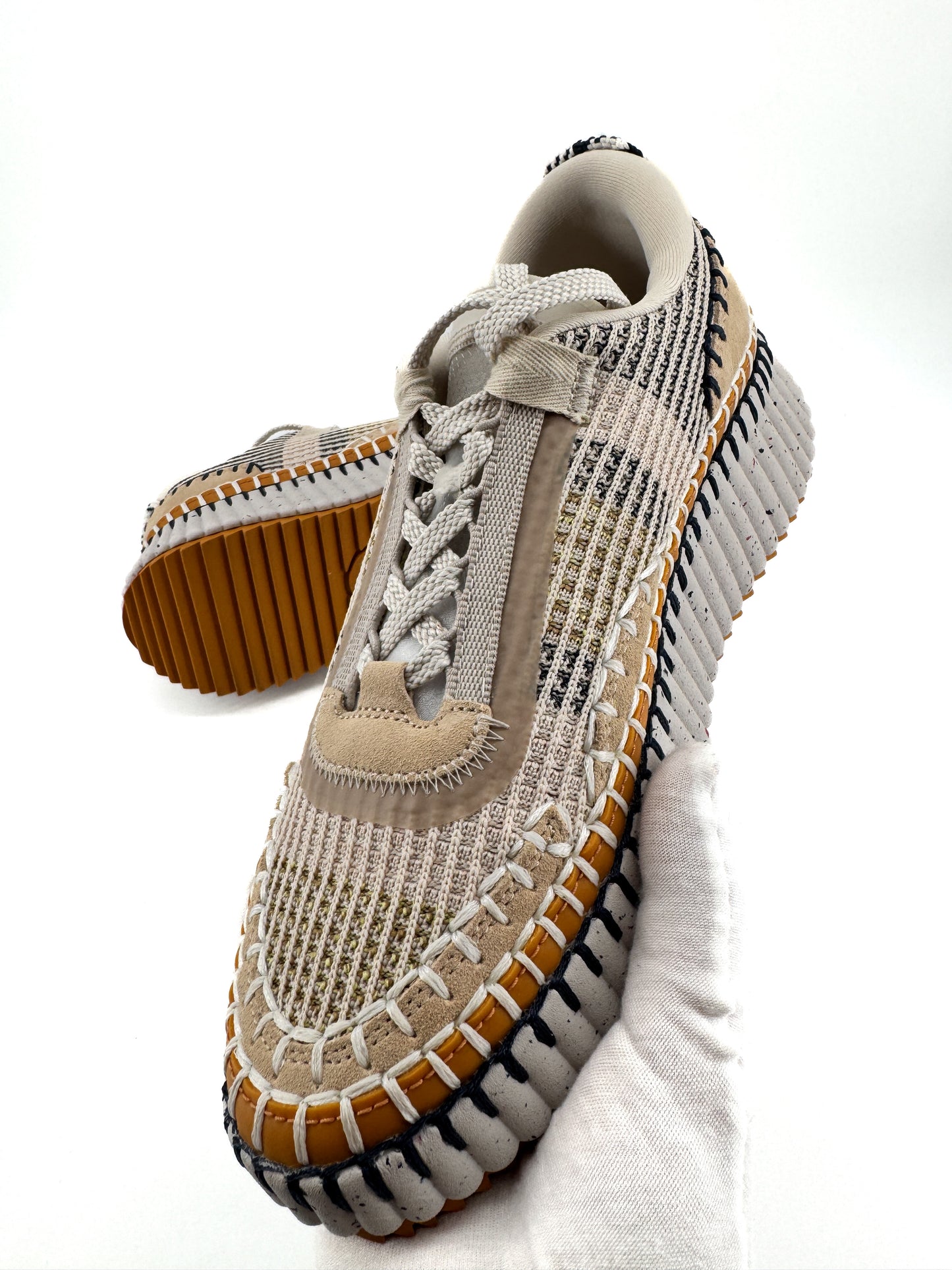 Chloé Nama Sneaker Biscotti Beige – L’alliance du raffinement durable et du design contemporain