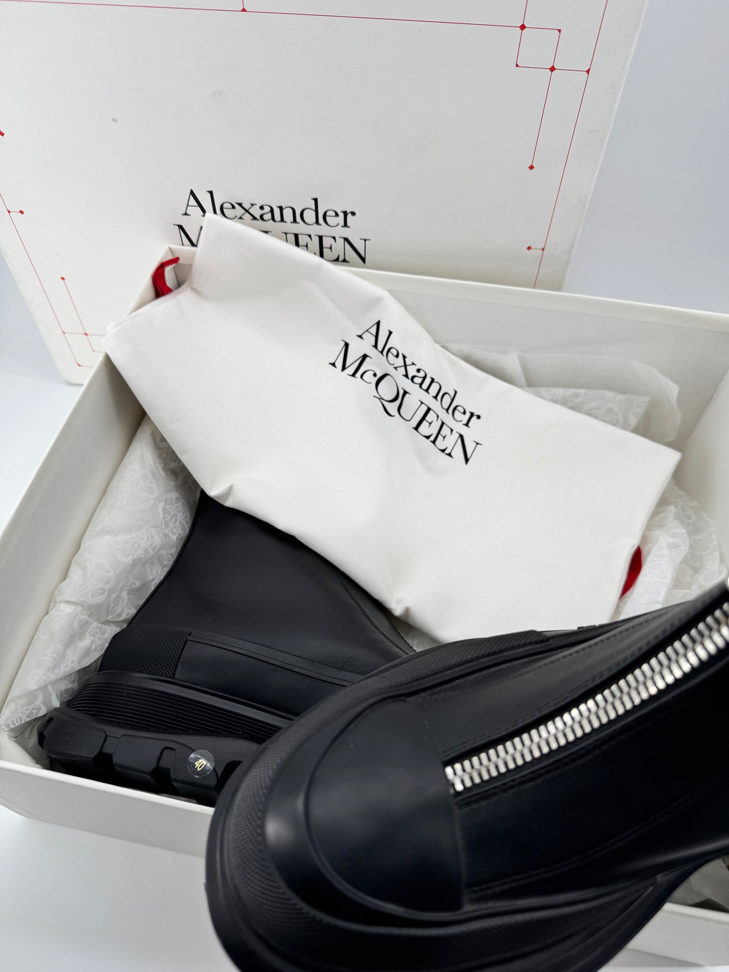 Alexander McQueen Tread Slick Zip Boot – Bottines de luxe en cuir noir, silhouette audacieuse et contemporaine