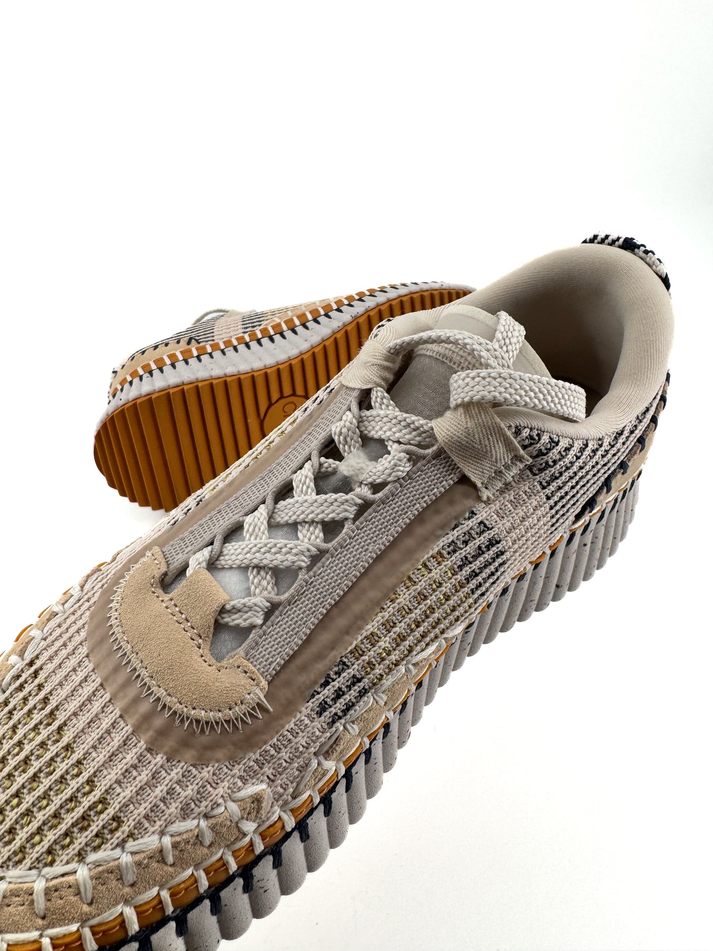 Chloé Nama Sneaker Biscotti Beige – L’alliance du raffinement durable et du design contemporain