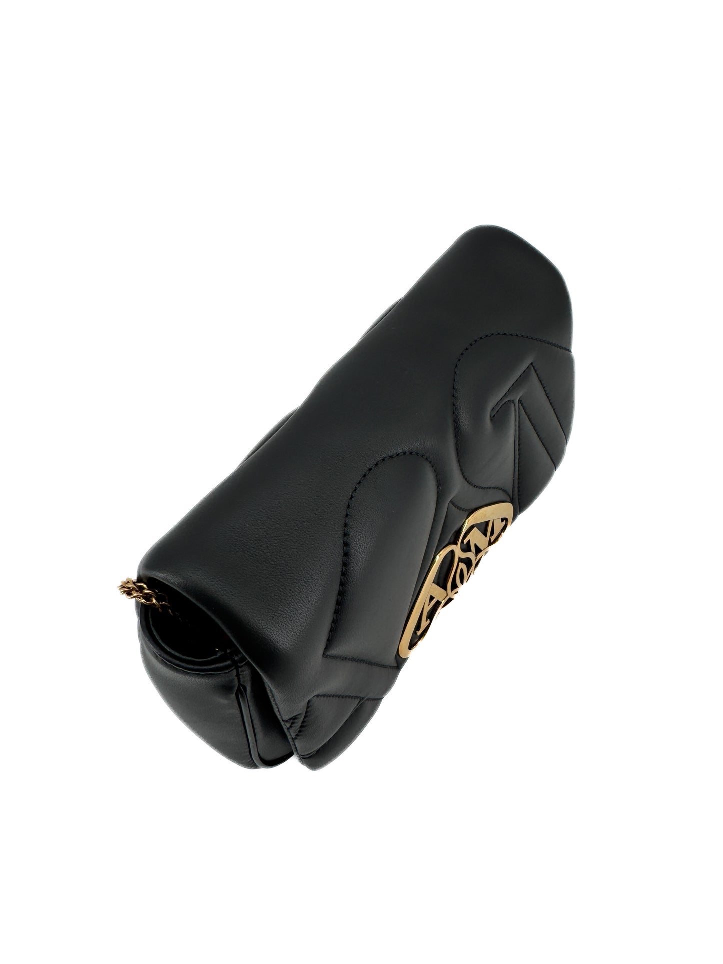 Sac Alexander McQueen “The Seal” en cuir d’agneau matelassé noir avec logo doré – Icône contemporaine de la maroquinerie de luxe