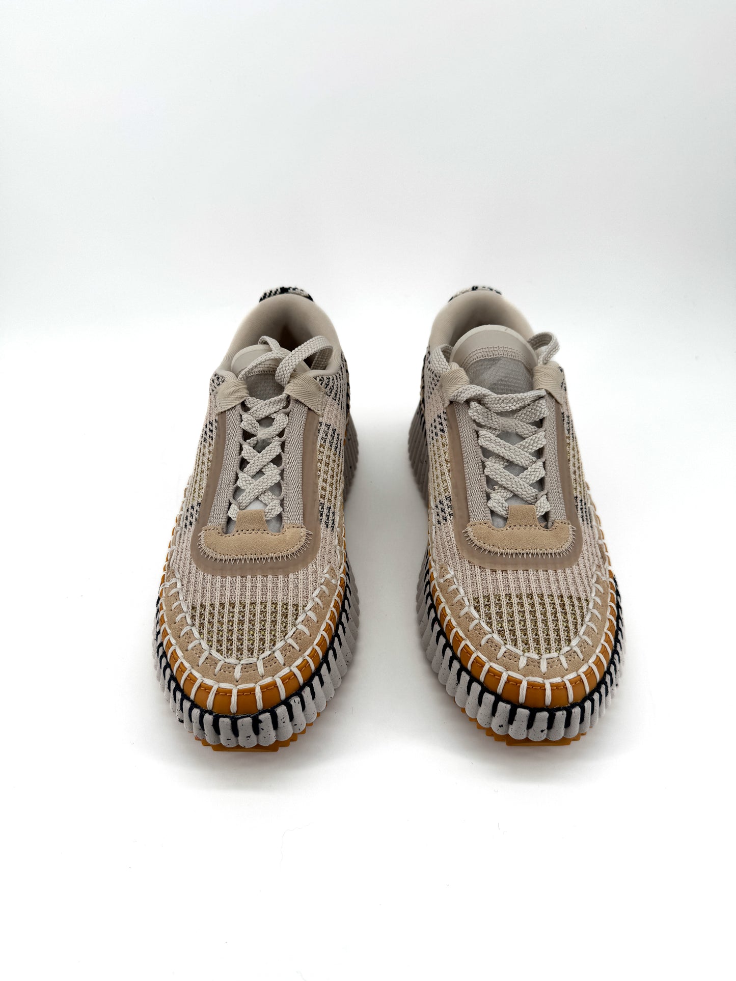 Chloé Nama Sneaker Biscotti Beige – L’alliance du raffinement durable et du design contemporain