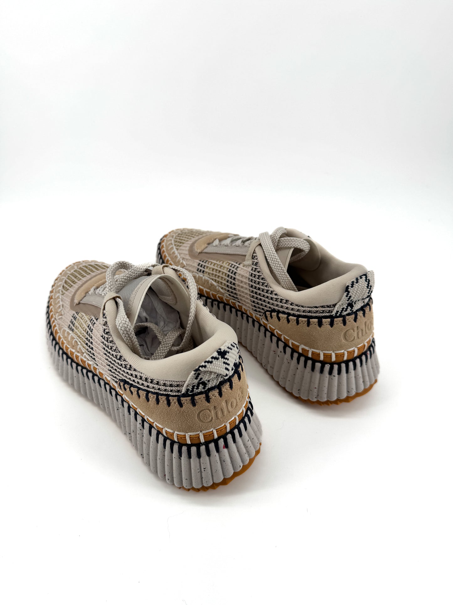 Chloé Nama Sneaker Biscotti Beige – L’alliance du raffinement durable et du design contemporain