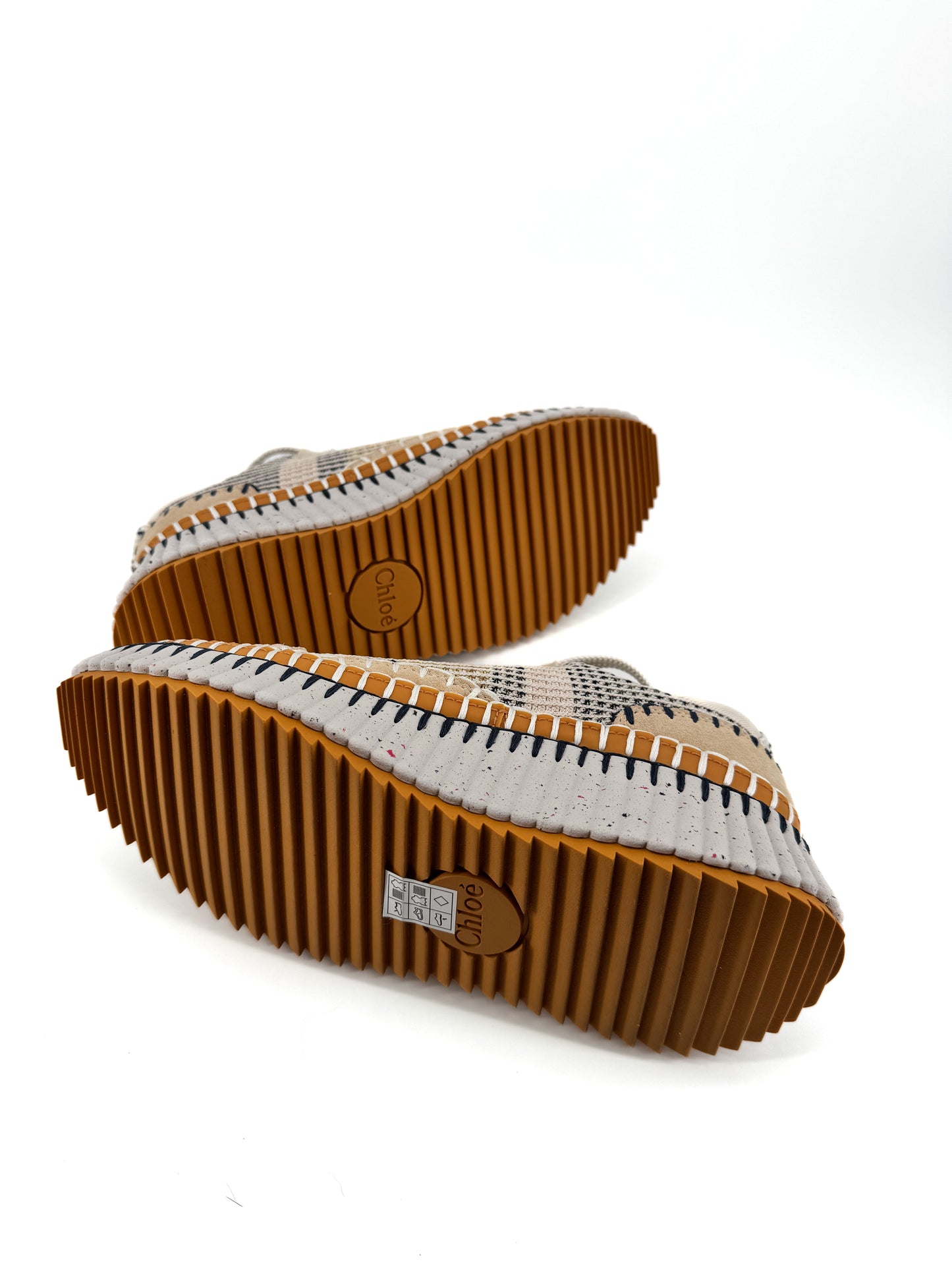 Chloé Nama Sneaker Biscotti Beige – L’alliance du raffinement durable et du design contemporain