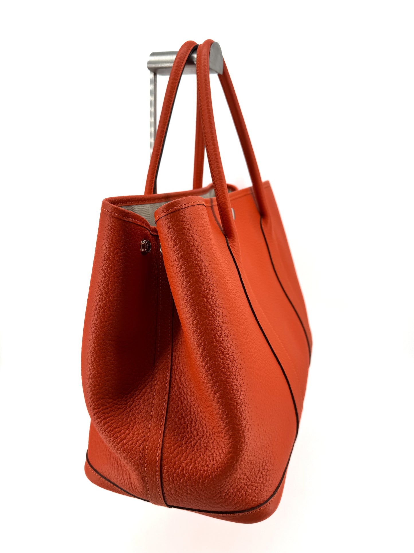 Hermès Garden Party 36 en cuir Clémence orange – L’élégance du cabas iconique au format généreux