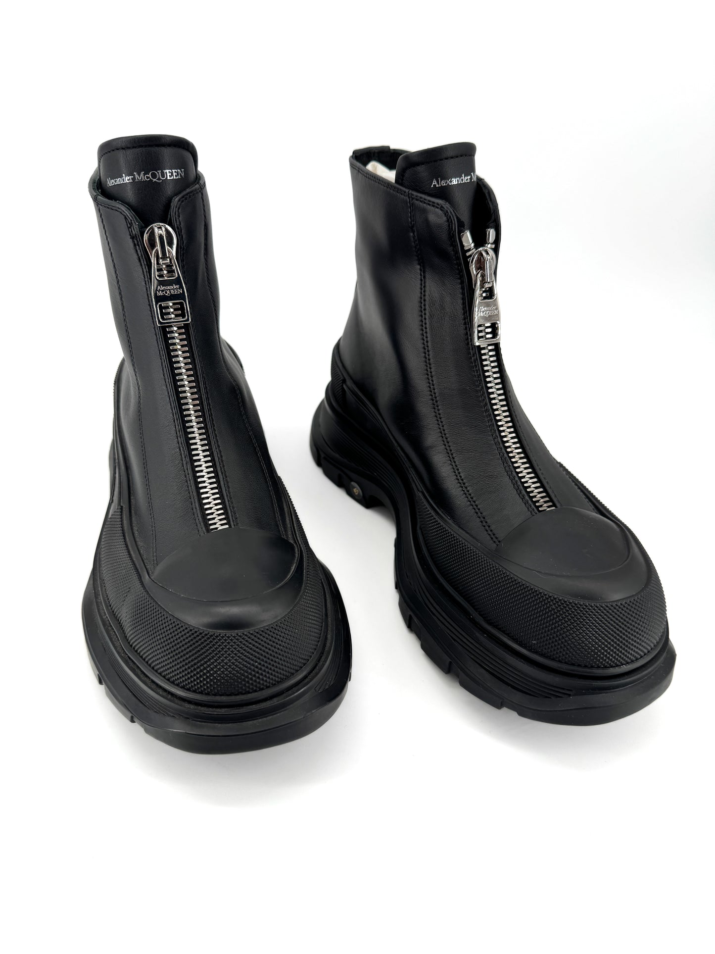 Alexander McQueen Tread Slick Zip Boot – Bottines de luxe en cuir noir, silhouette audacieuse et contemporaine