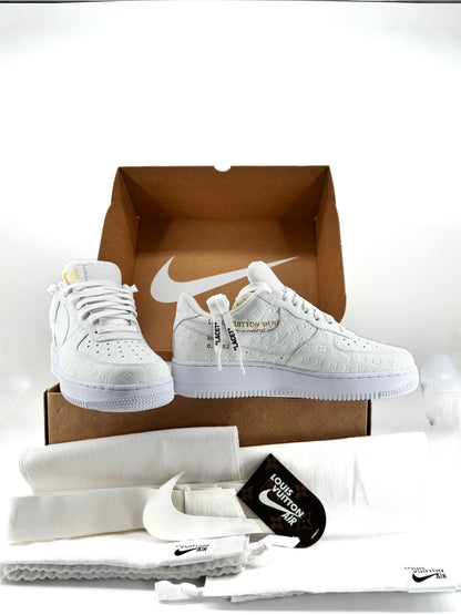 Sneakers Louis Vuitton x Nike Air Force 1 – Édition exclusive en cuir monogrammé blanc (Taille 40)