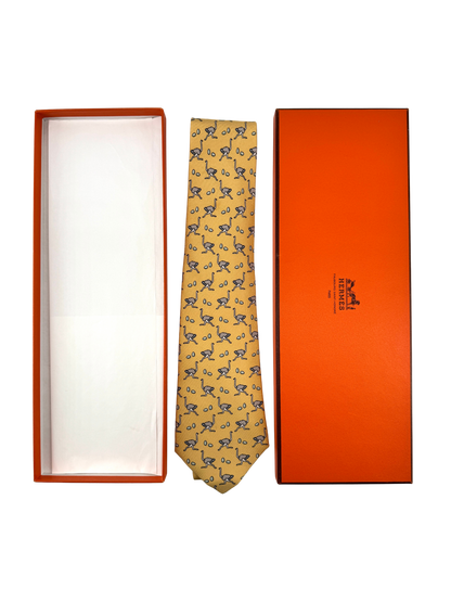 Cravate Hermès en soie Made in France – motif autruches & œufs sur fond jaune