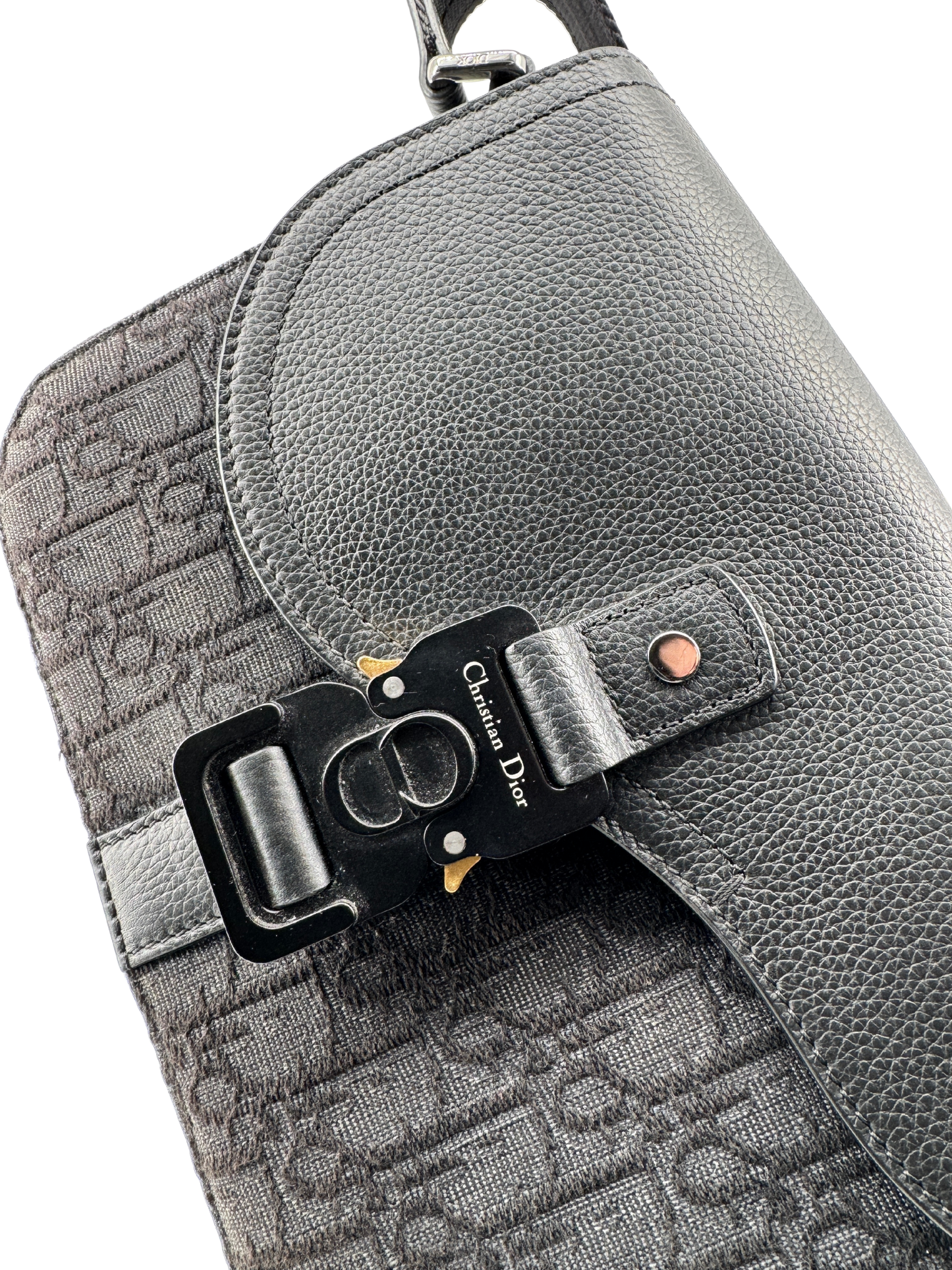 Sac Messenger à rabat Saddle Small Dior — toile jacquard Dior Oblique noire & cuir de veau grainé noir