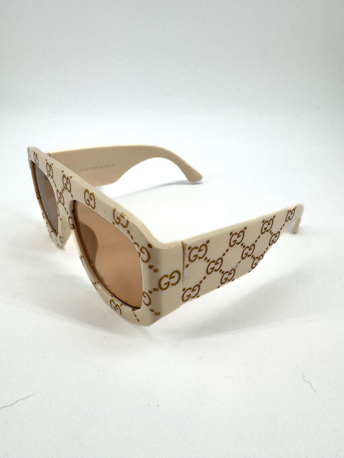 Lunettes de soleil Gucci 6009 – Monture oversize ivoire monogrammée GG