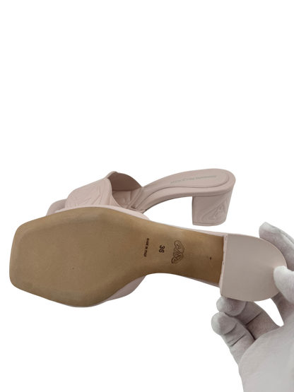Sandales Alexander McQueen en cuir rose poudré – New Gloss Calf