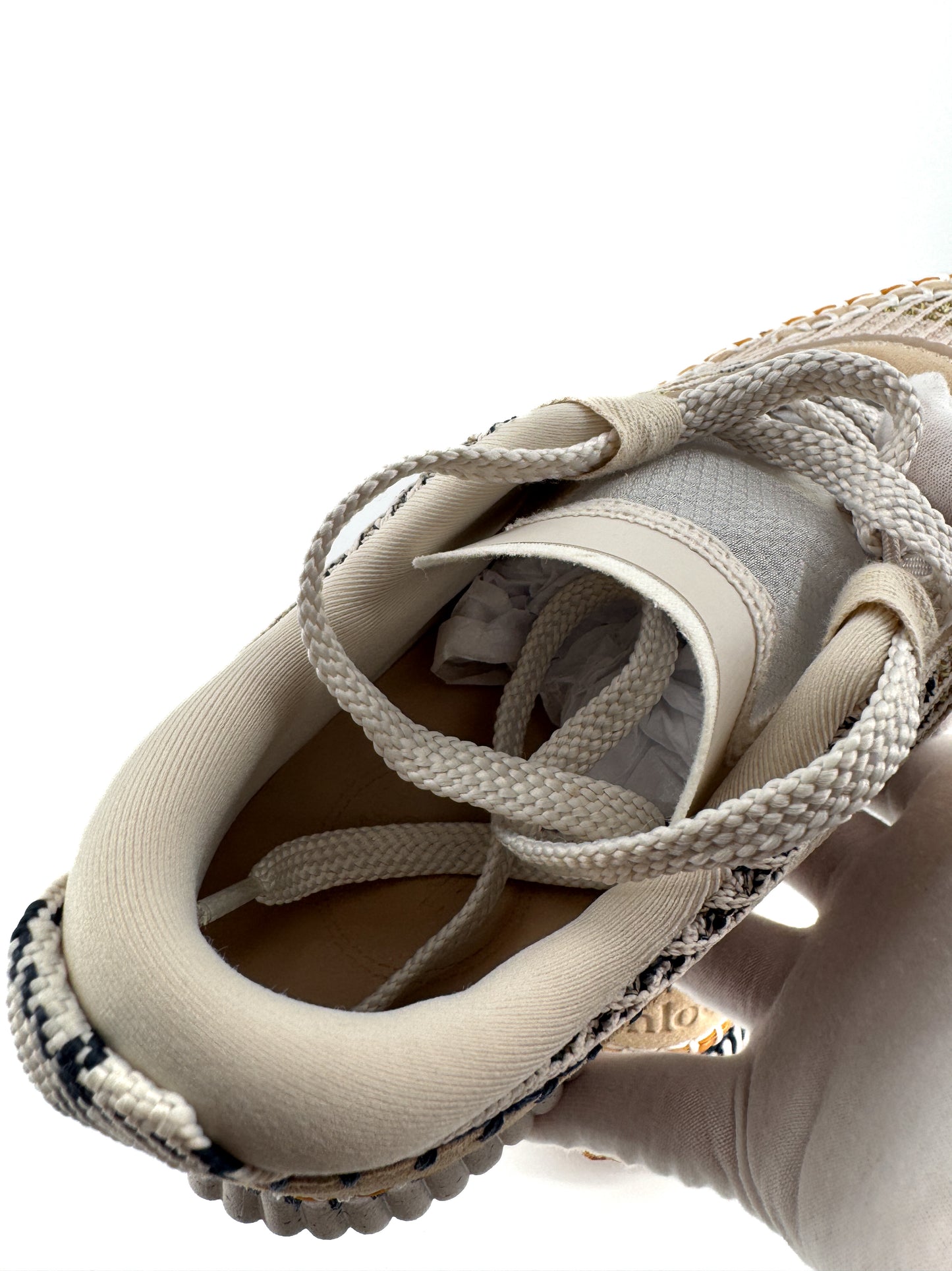 Chloé Nama Sneaker Biscotti Beige – L’alliance du raffinement durable et du design contemporain