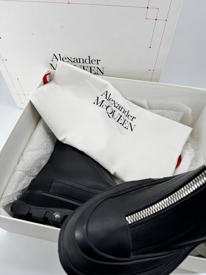 Alexander McQueen Tread Slick Zip Boot – Bottines de luxe en cuir noir, silhouette audacieuse et contemporaine