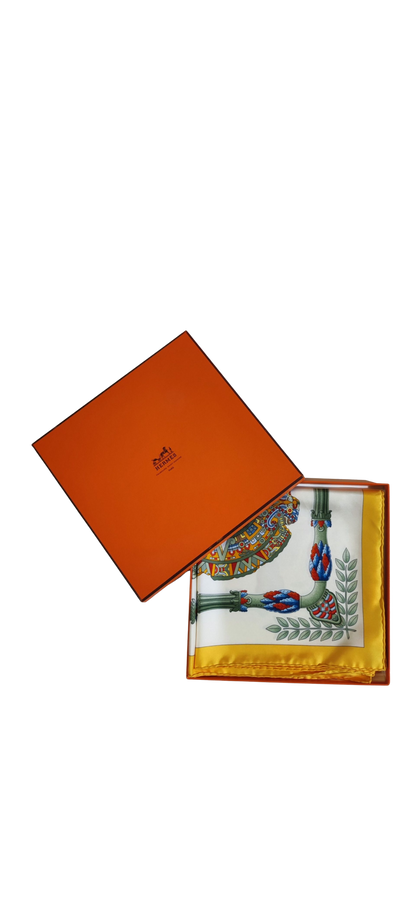 Carré Hermès en soie « Le Matin Neuf » – Éclat mythologique et raffinement intemporel
