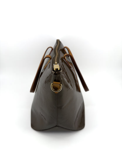 Sac Louis Vuitton Bellevue PM en cuir verni Monogram marron