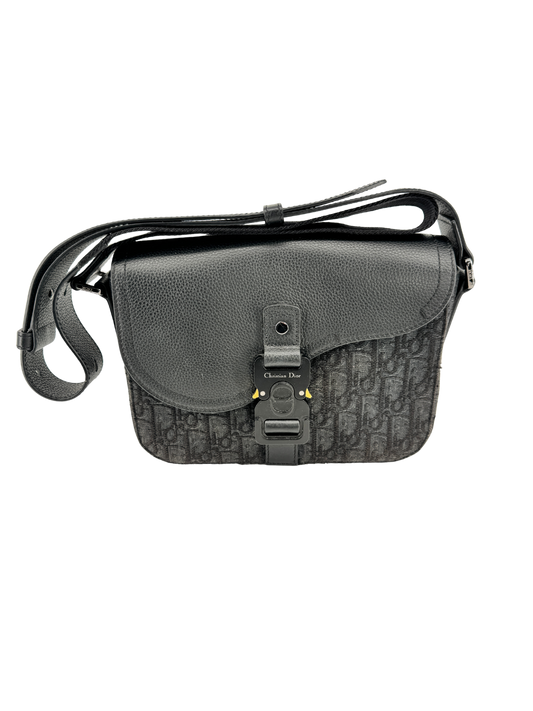 Sac Messenger à rabat Saddle Small Dior — toile jacquard Dior Oblique noire & cuir de veau grainé noir