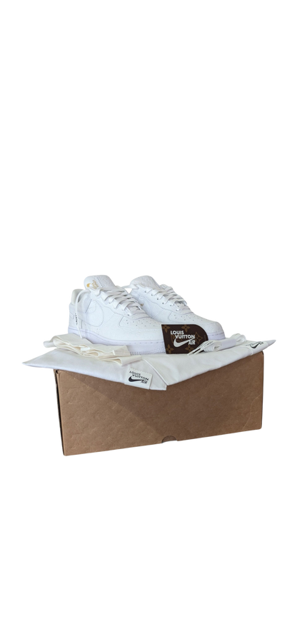 Sneakers Louis Vuitton x Nike Air Force 1 – Édition exclusive en cuir monogrammé blanc (Taille 40)