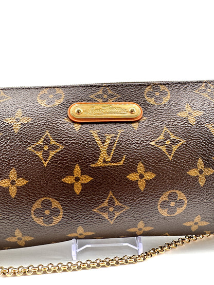 LOUIS VUITTON EVA MONOGRAM – Pochette en toile enduite avec chaîne dorée et bandoulière cuir