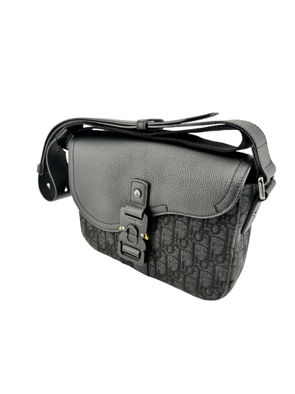 Sac Messenger à rabat Saddle Small Dior — toile jacquard Dior Oblique noire & cuir de veau grainé noir