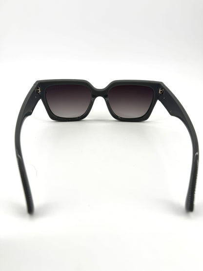 Lunettes de soleil Fendi FE40097 – Élégance architecturale et audace contemporaine