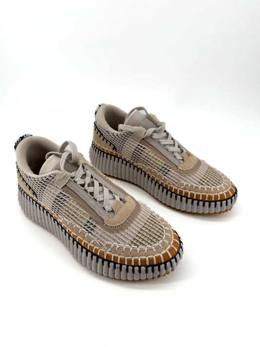 Chloé Nama Sneaker Biscotti Beige – L’alliance du raffinement durable et du design contemporain