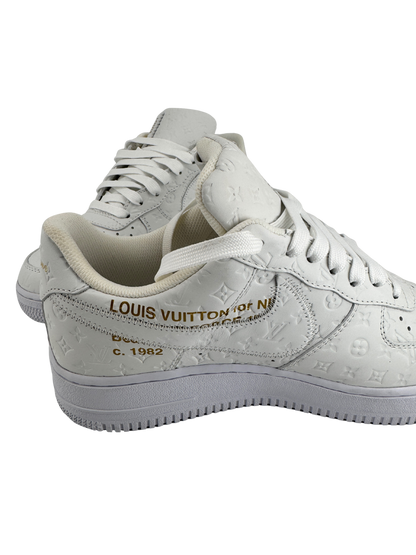 Sneakers Louis Vuitton x Nike Air Force 1 – Édition exclusive en cuir monogrammé blanc (Taille 40)