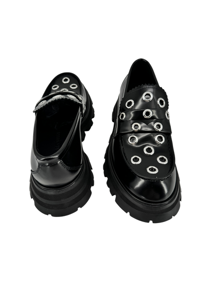 Mocassins Alexander McQueen en cuir noir & œillets argentés — semelle crantée “chunky” (réf. 733044 WIC65, taille 38)