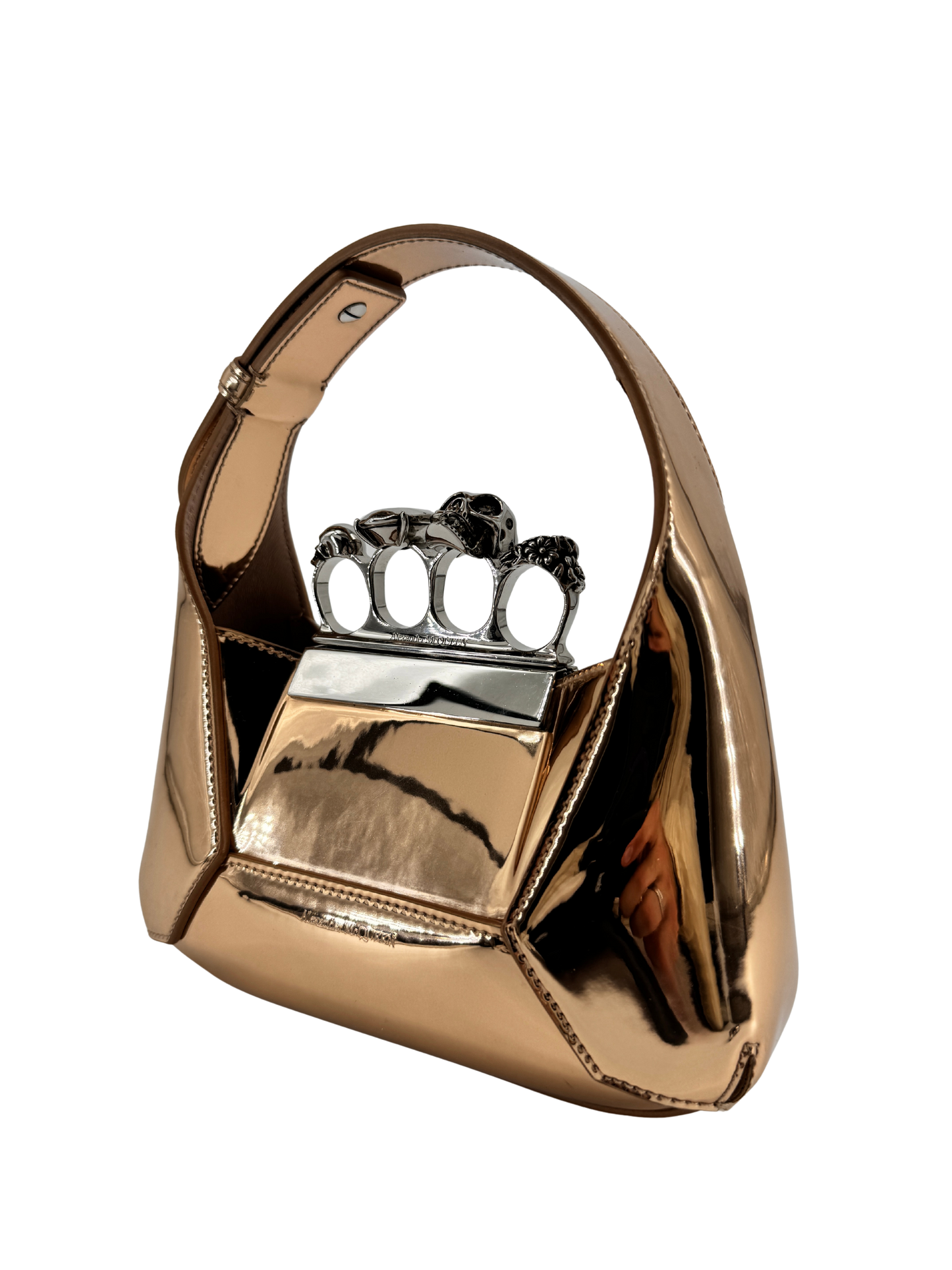 Alexander McQueen – The Jewelled Hobo en cuir miroir doré, poignée bijou “Skull Four Ring” & chaîne
