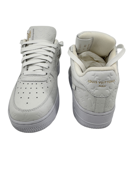 Sneakers Louis Vuitton x Nike Air Force 1 – Édition exclusive en cuir monogrammé blanc (Taille 40)