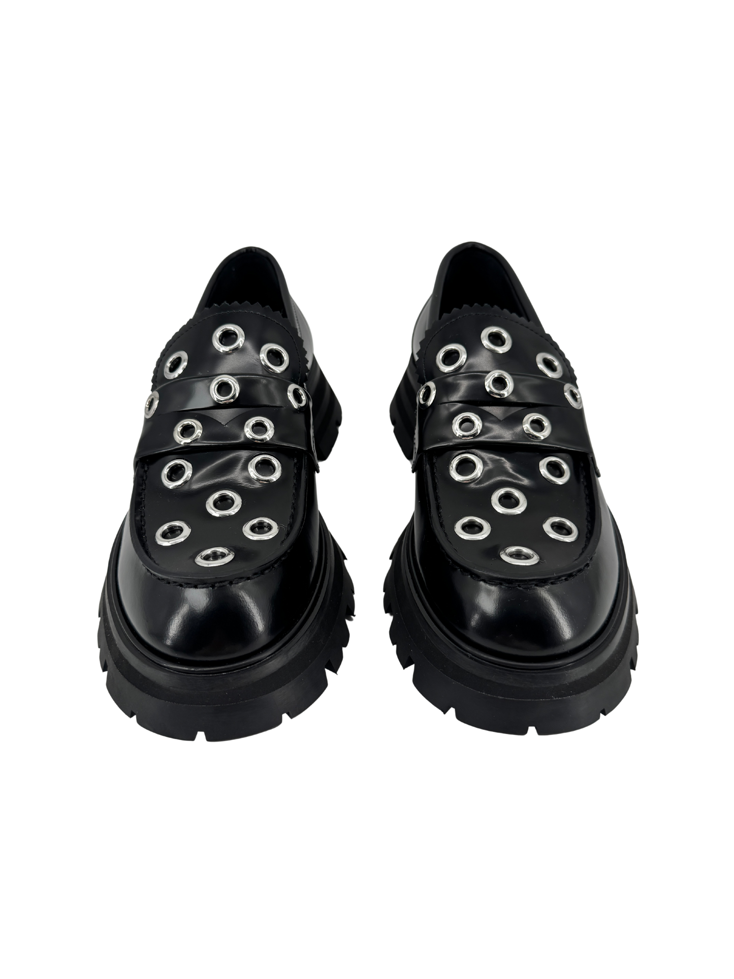 Mocassins Alexander McQueen en cuir noir & œillets argentés — semelle crantée “chunky” (réf. 733044 WIC65, taille 38)
