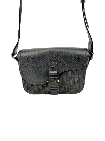 Sac Messenger à rabat Saddle Small Dior — toile jacquard Dior Oblique noire & cuir de veau grainé noir