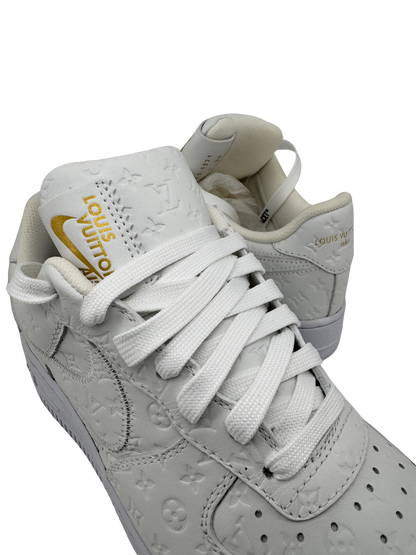 Sneakers Louis Vuitton x Nike Air Force 1 – Édition exclusive en cuir monogrammé blanc (Taille 40)