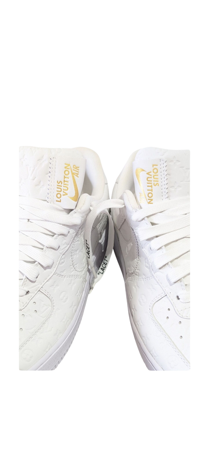 Sneakers Louis Vuitton x Nike Air Force 1 – Édition exclusive en cuir monogrammé blanc (Taille 40)