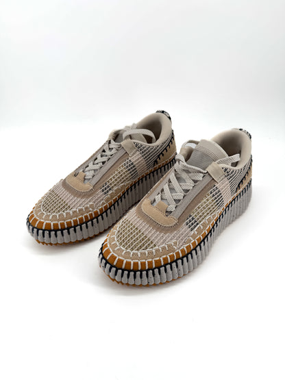 Chloé Nama Sneaker Biscotti Beige – L’alliance du raffinement durable et du design contemporain