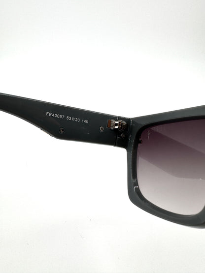 Lunettes de soleil Fendi FE40097 – Élégance architecturale et audace contemporaine