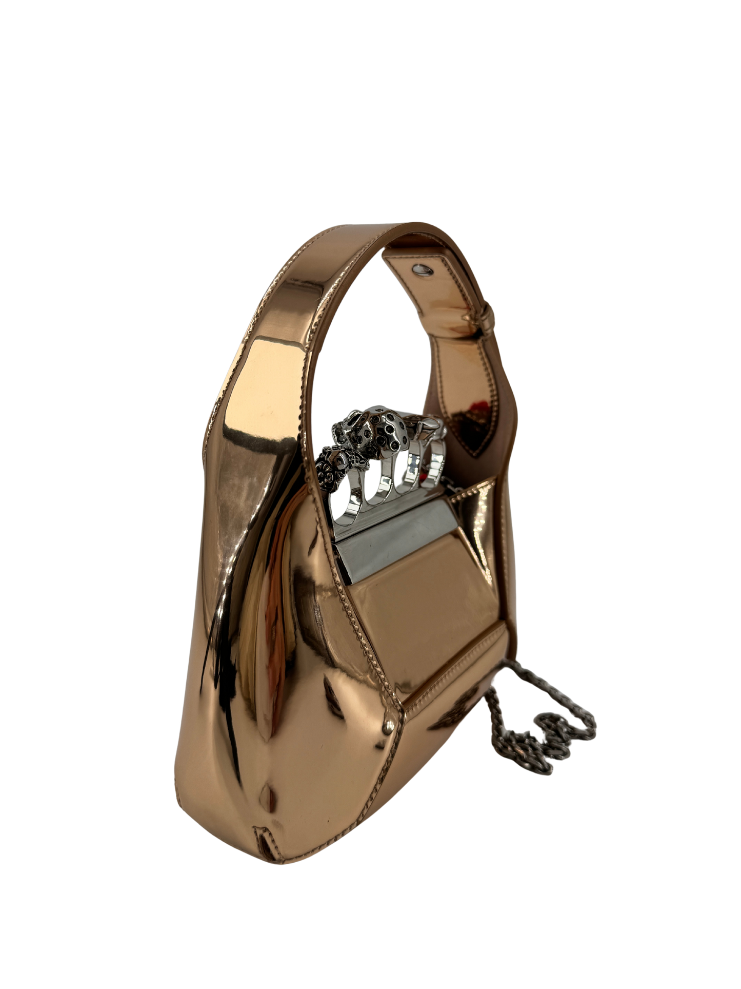 Alexander McQueen – The Jewelled Hobo en cuir miroir doré, poignée bijou “Skull Four Ring” & chaîne