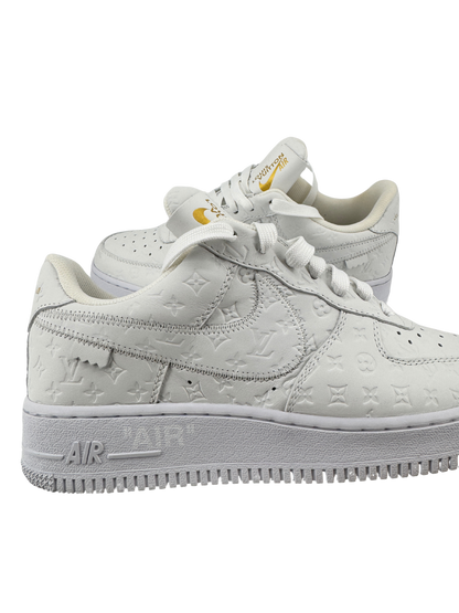 Sneakers Louis Vuitton x Nike Air Force 1 – Édition exclusive en cuir monogrammé blanc (Taille 40)