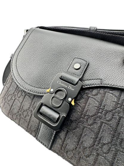Sac Messenger à rabat Saddle Small Dior — toile jacquard Dior Oblique noire & cuir de veau grainé noir