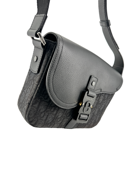Sac Messenger à rabat Saddle Small Dior — toile jacquard Dior Oblique noire & cuir de veau grainé noir