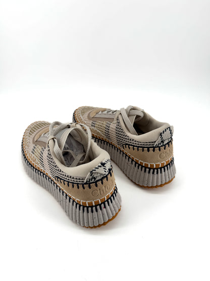 Chloé Nama Sneaker Biscotti Beige – L’alliance du raffinement durable et du design contemporain
