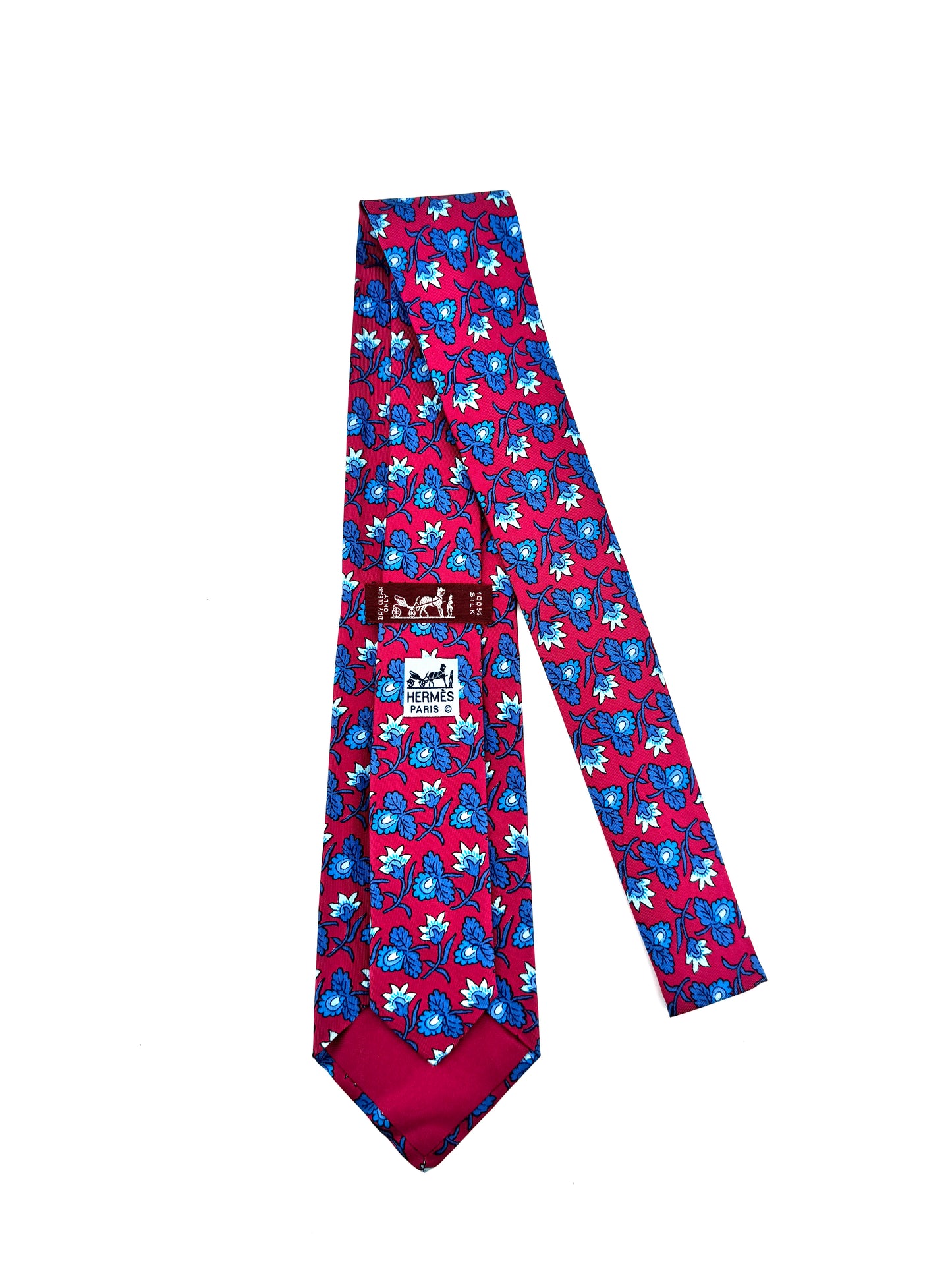 Cravate Hermès en twill de soie – fond bordeaux, motif floral en camaïeu bleu