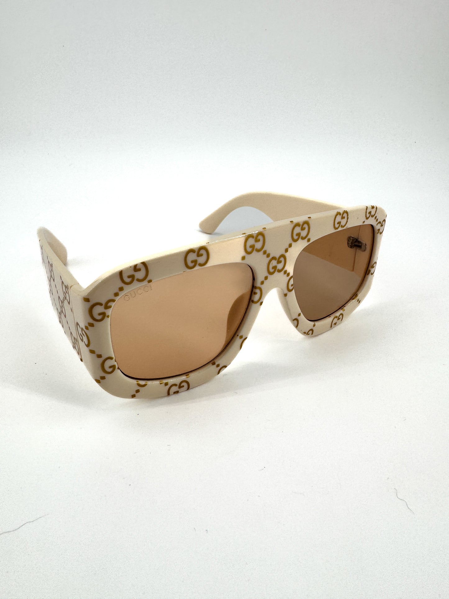 Lunettes de soleil Gucci 6009 – Monture oversize ivoire monogrammée GG