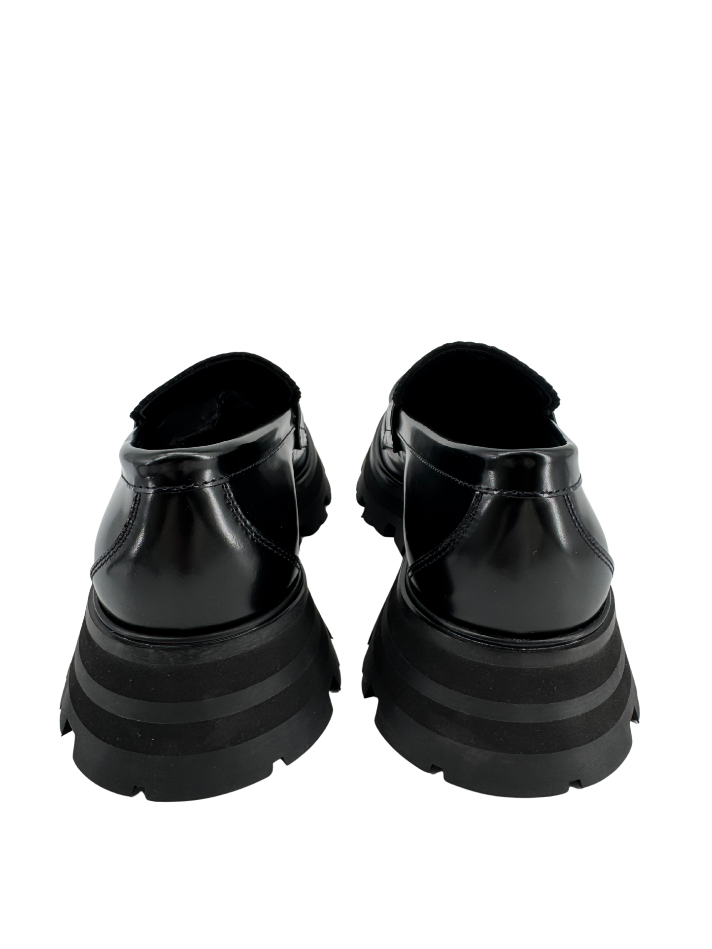 Mocassins Alexander McQueen en cuir noir & œillets argentés — semelle crantée “chunky” (réf. 733044 WIC65, taille 38)