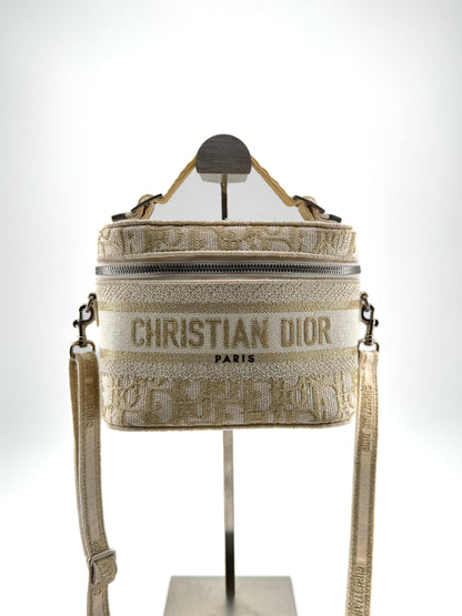 Sac Vanity Christian Dior – Toile Tissée Blanche et Dorée – Élégance Contemporaine et Raffinement Haute Couture