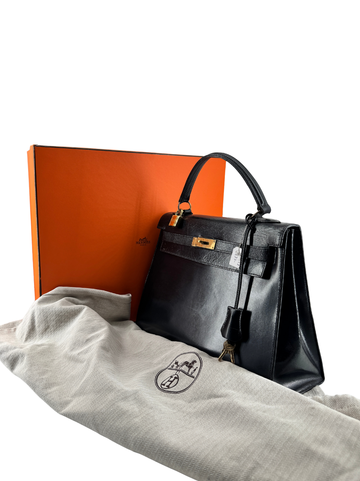 Sac Hermès Kelly 32 Sellier Vintage 1966 en Cuir Box Calf Noir, Garniture Plaquée Or — Pièce de collection historique
