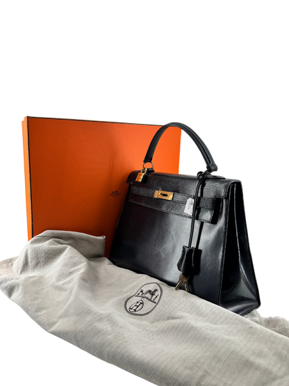 Sac Hermès Kelly 32 Sellier Vintage 1966 en Cuir Box Calf Noir, Garniture Plaquée Or — Pièce de collection historique