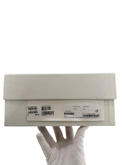 Mocassins Alexander McQueen en cuir noir & œillets argentés — semelle crantée “chunky” (réf. 733044 WIC65, taille 38)