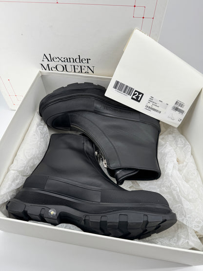 Alexander McQueen Tread Slick Zip Boot – Bottines de luxe en cuir noir, silhouette audacieuse et contemporaine