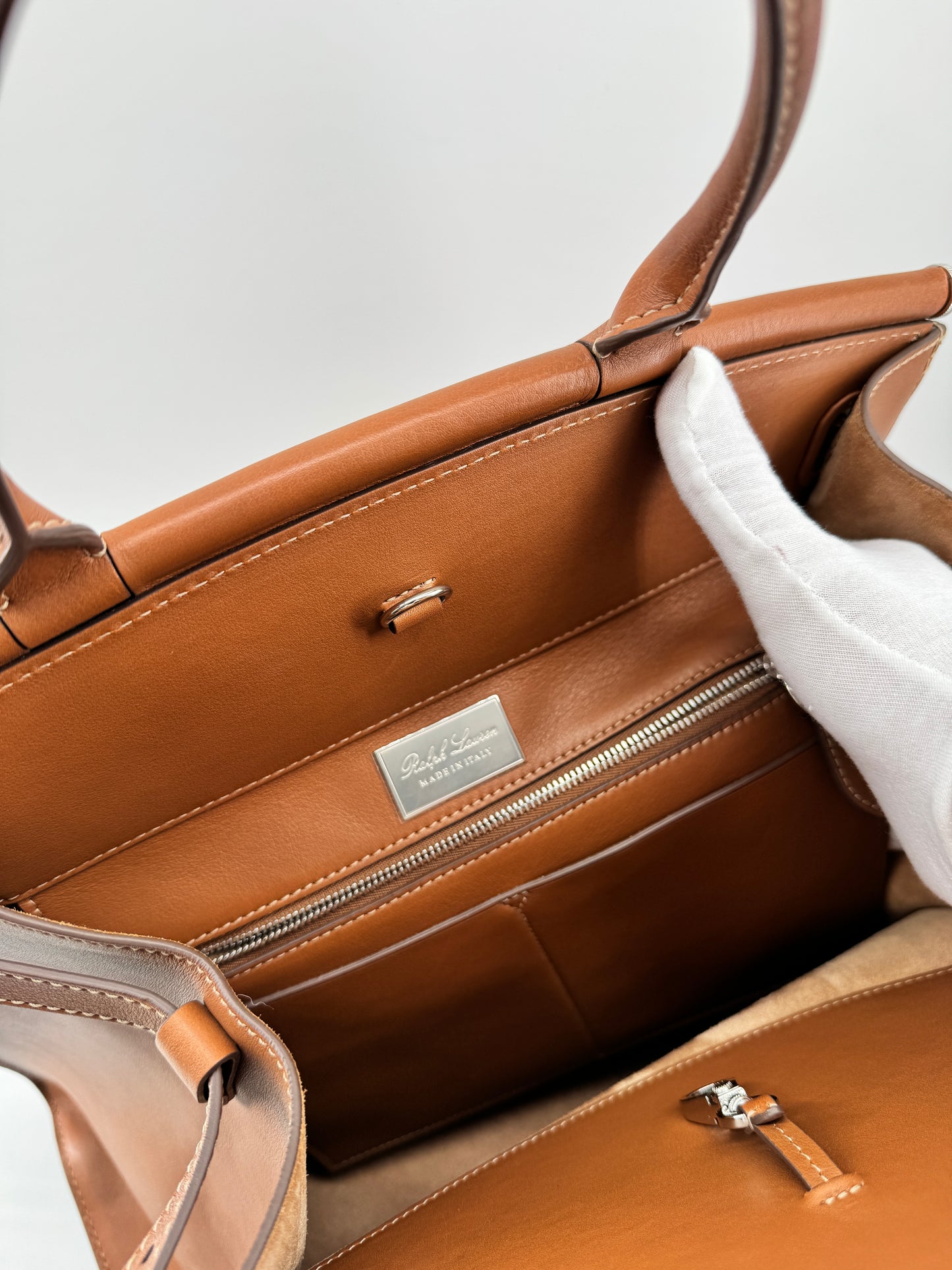 Sac RL50 Grand Modèle Ralph Lauren en Cuir Fauve – Élégance architecturale et artisanat d’exception
